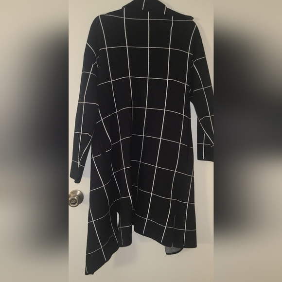 Black modern cardigan - Picture 7 of 9